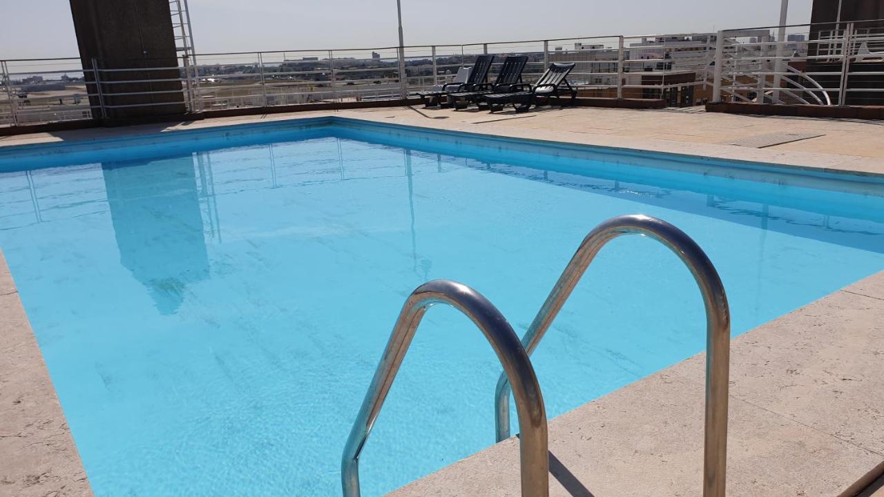 Pool Metro Garage *