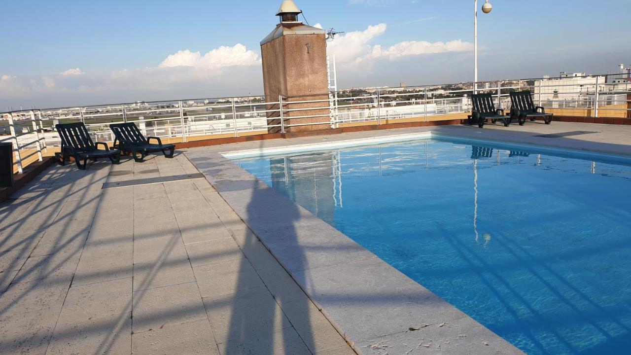 Pool Metro Garage