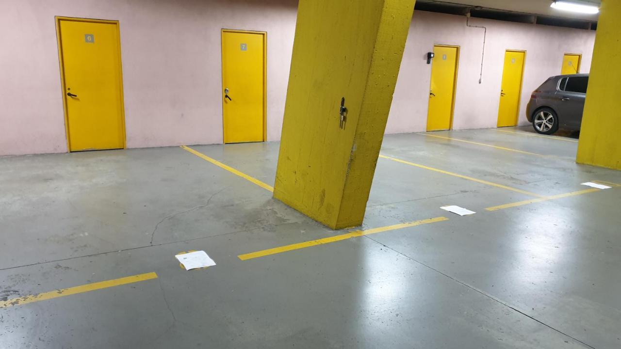 Pool Metro Garage