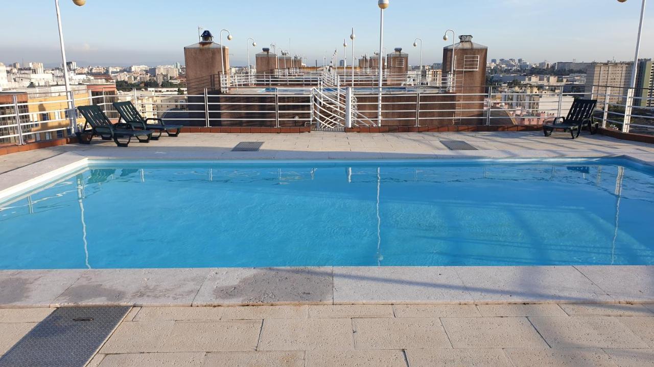Pool Metro Garage *