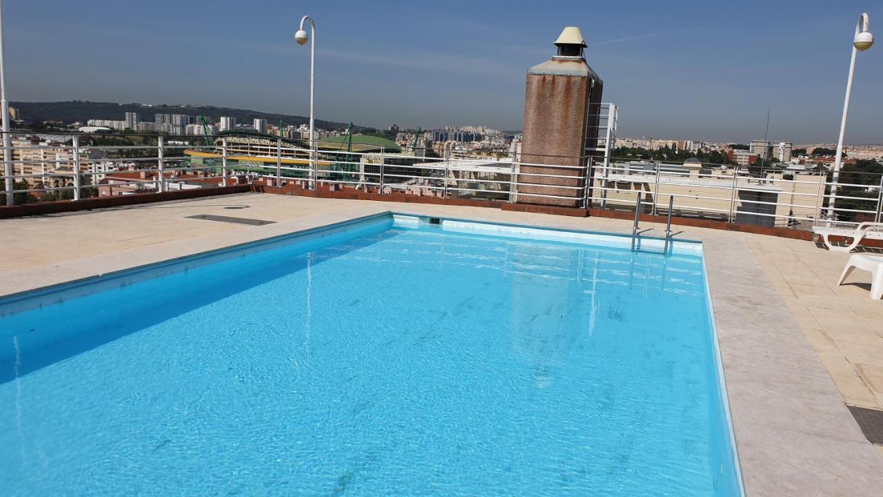 Pool Metro Garage